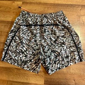Lululemon Pace Breaker 7” Liner less Short